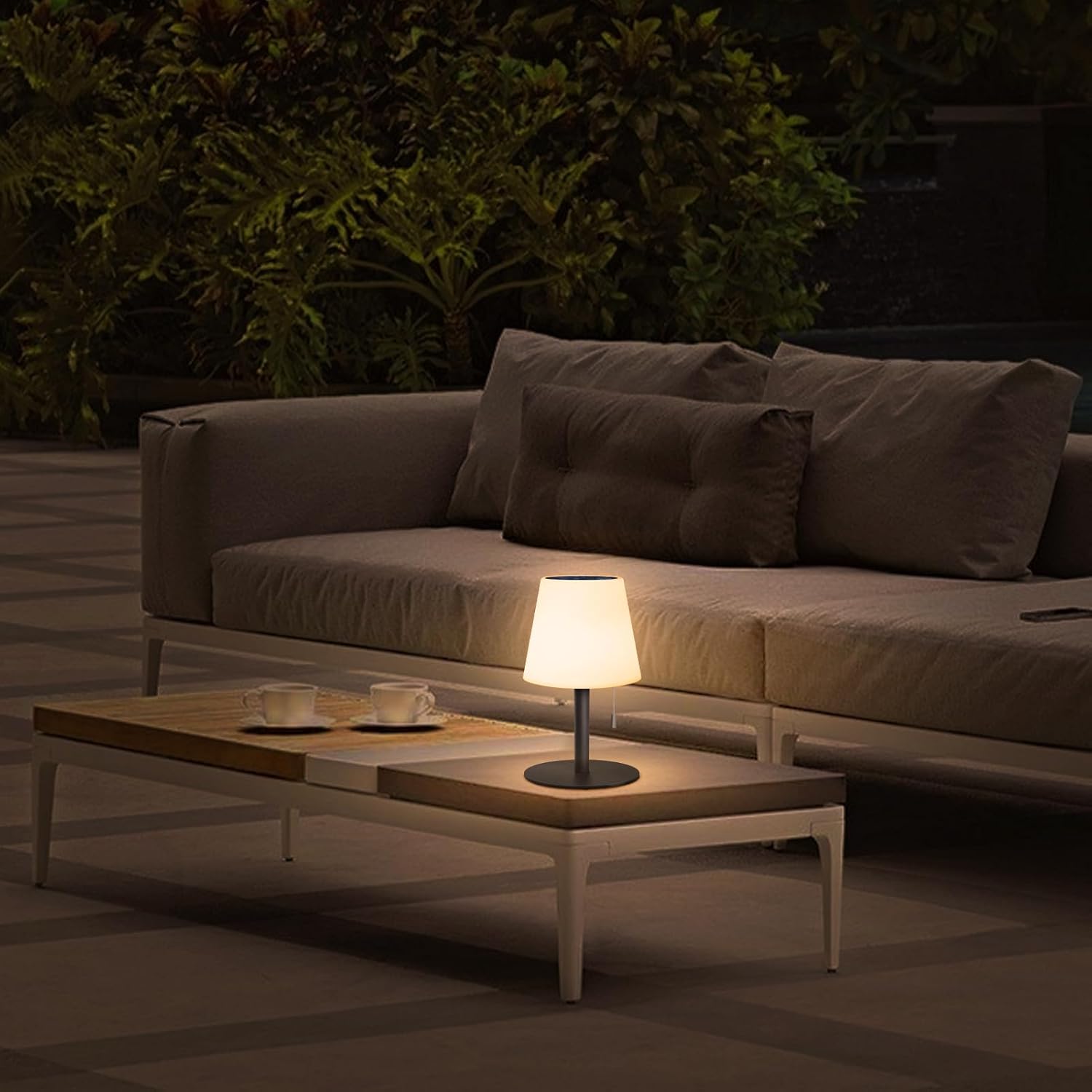 lampe de table solaire 2 en 1 Kimberly pour extérieur avec éclairage LED intégré