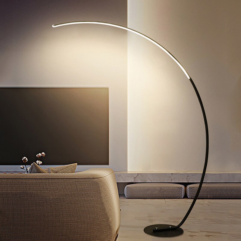 Lampadaire nordique LED en arc avec tige en aluminium noir ou blanc, lumière réglable avec télécommande, idéal pour une ambiance moderne et chaleureuse.