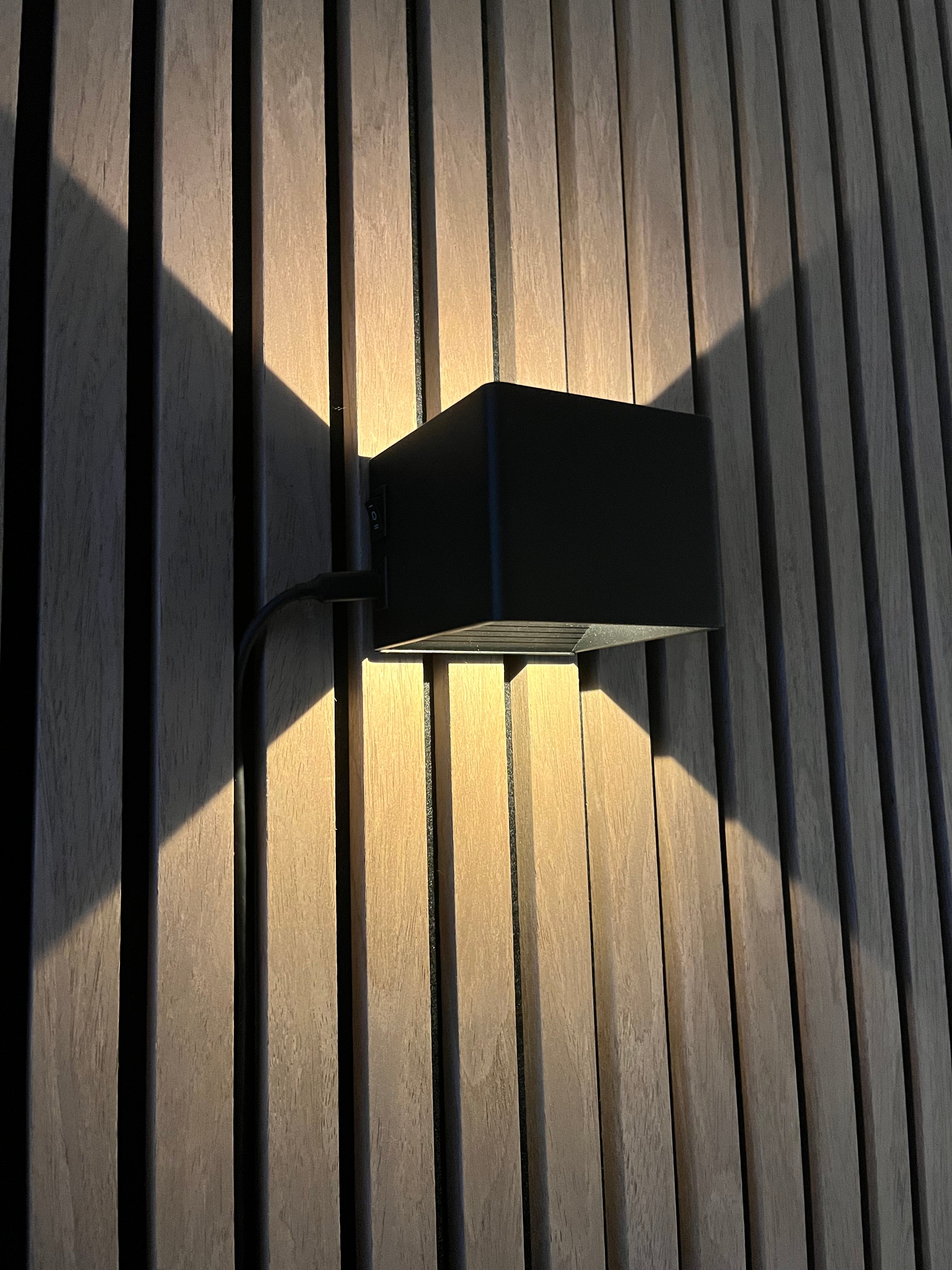 Luzy | Applique murale sans fil avec fixation magnétique