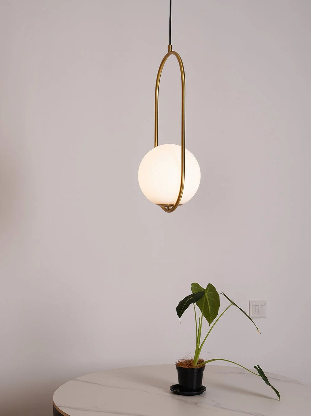 Suspension Boule de Verre & Tige Métal — Petit Lustre Style Bar Minimaliste | GOUTTELETTE™