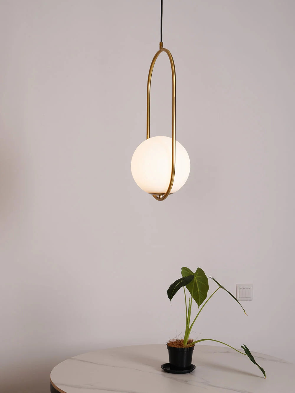 Suspension Boule de Verre & Tige Métal — Petit Lustre Style Bar Minimaliste | GOUTTELETTE™