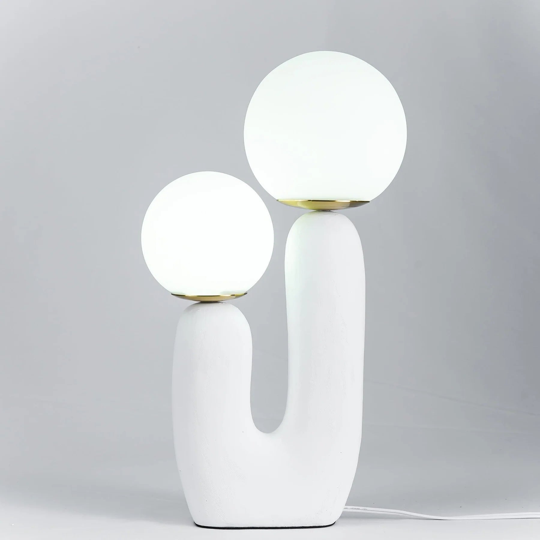 Lampe de Table Résine Courbe & Globes en Verre — Lampe Nordique Style Sculptural | ARABESQUE™