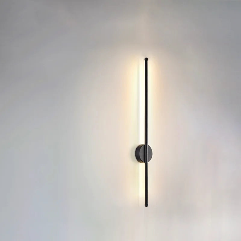 Applique murale LED noire avec barre lumineuse et cercle central, design minimaliste moderne pour salons, chambres et espaces professionnels.