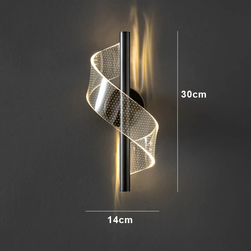 Applique murale LED en spirale noire et or, design moderne avec lumière douce intégrée, idéale pour salons, chambres et bureaux contemporains.