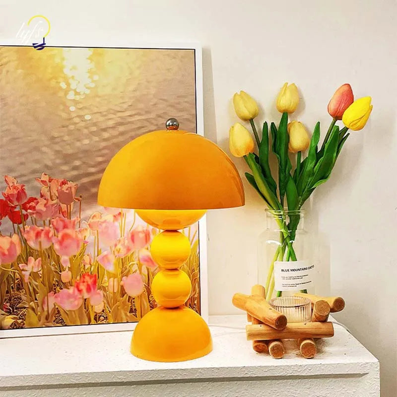 Lampe de Table - Base Boule Jaune et Abat-Jour Arrondi