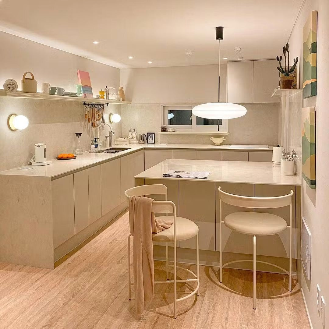 Suspension Design Soucoupe en Opaline et Métal — L'ORBITA™