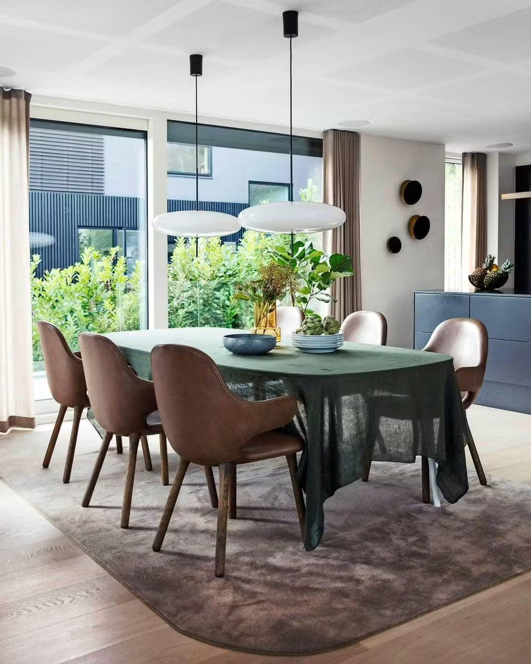 Suspension Design Soucoupe en Opaline et Métal — L'ORBITA™