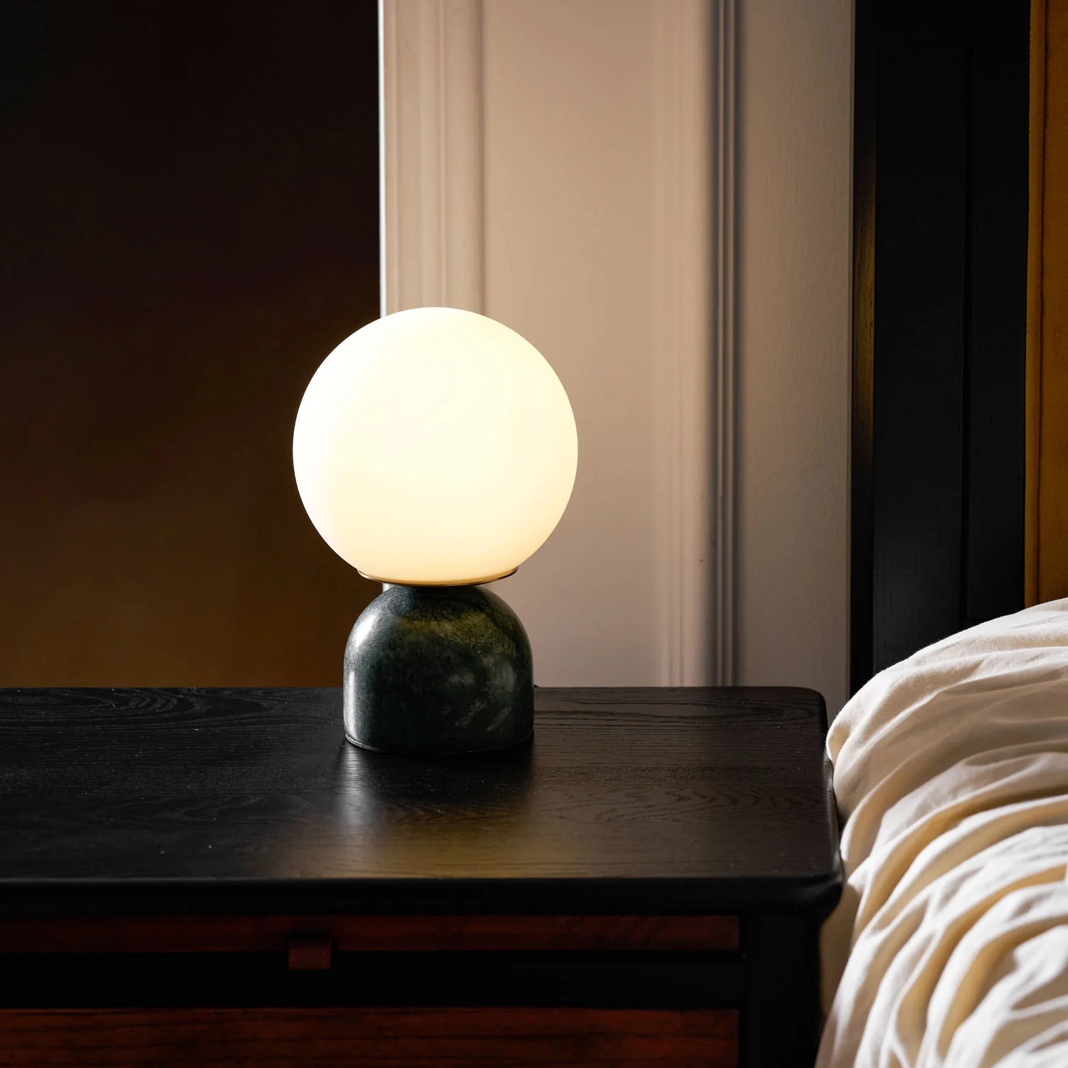 Lampe de Chevet Globe en Verre & Socle en Marbre | SATURNE™