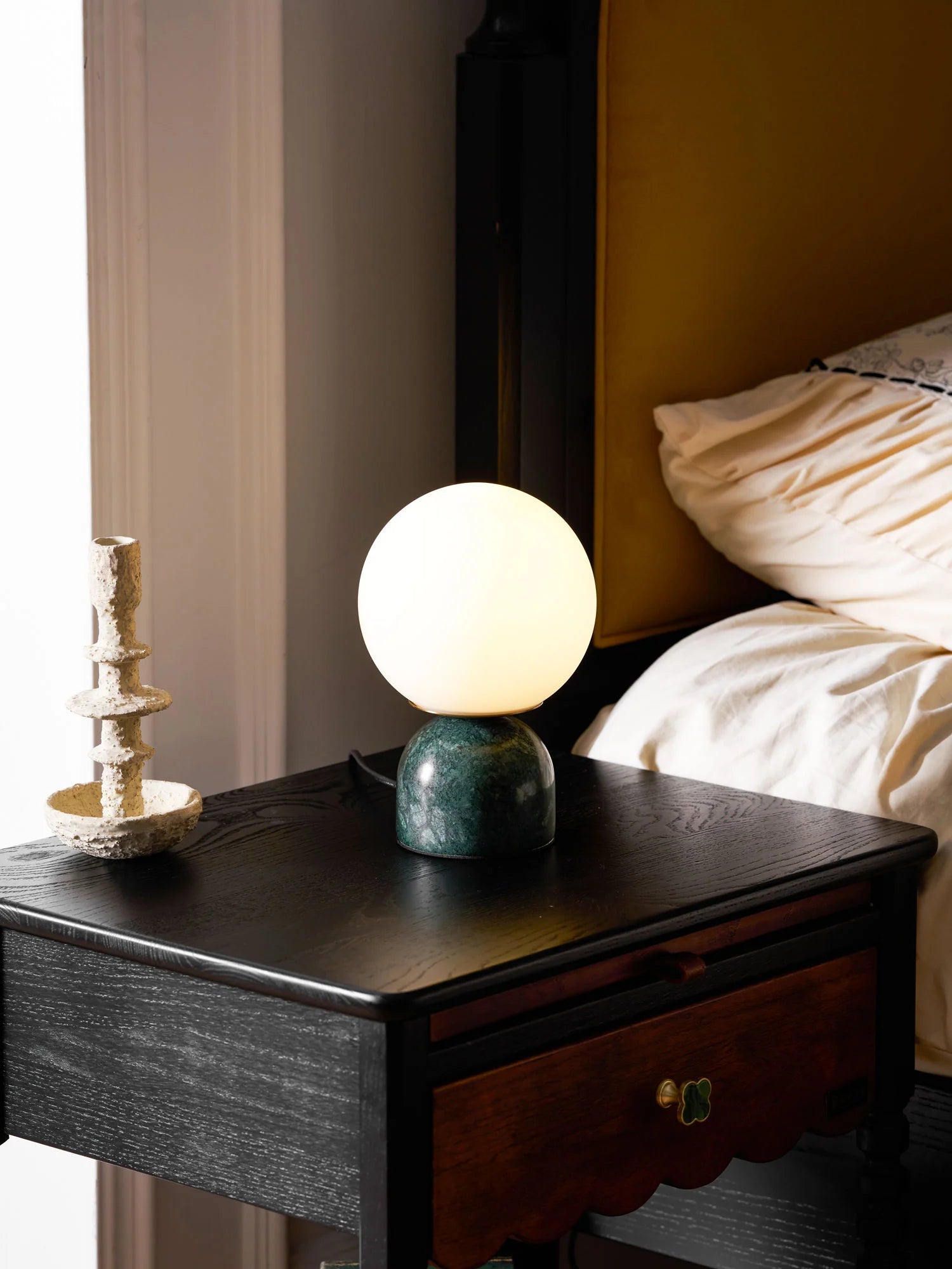 Lampe de Chevet Globe en Verre & Socle en Marbre | SATURNE™