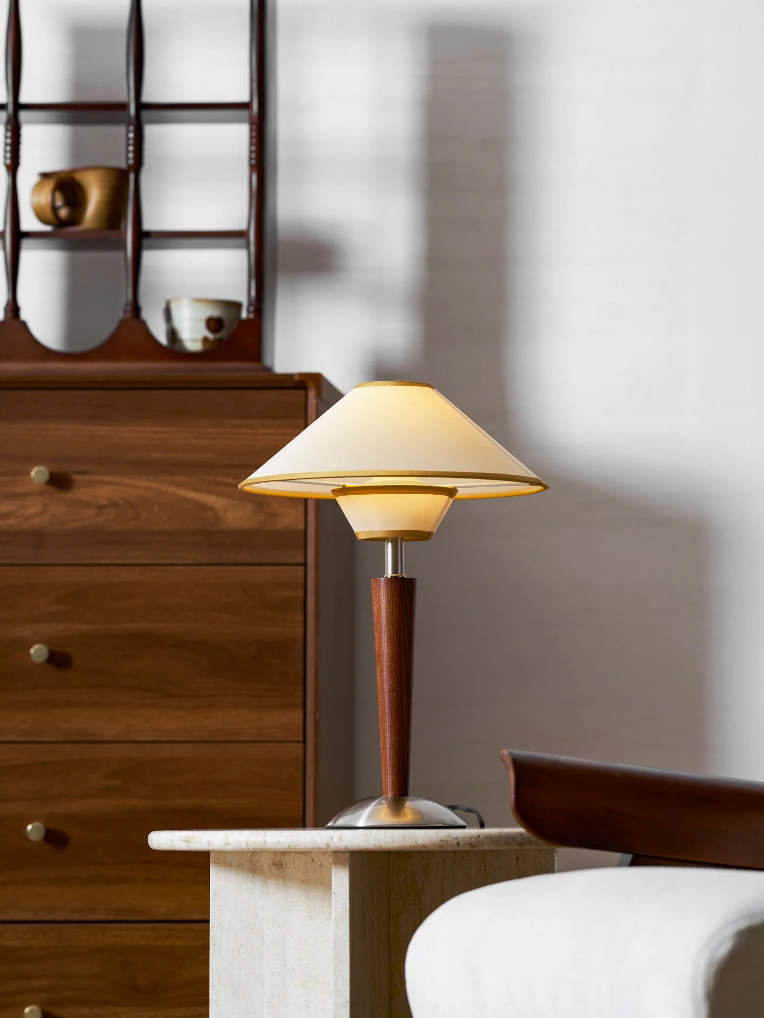 Lampe de Chevet Noyer Massif & Abat-jour Conique en Tissu | NOISETTE™