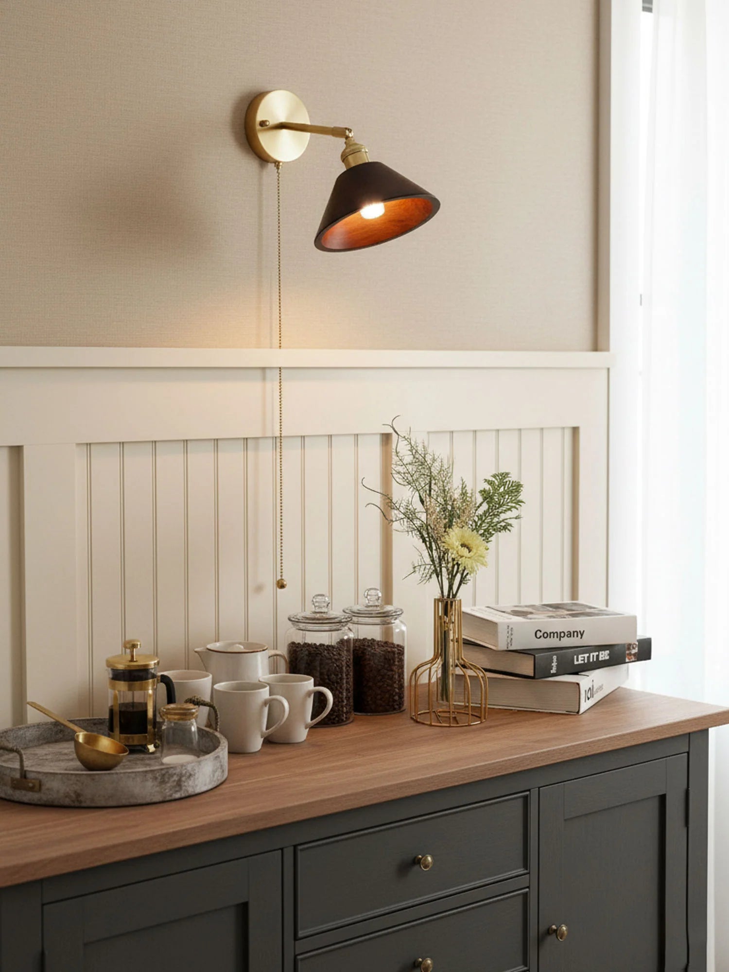 Applique Murale Cône en Bois de Noyer et Laiton — Style Edison Vintage | CHAPEAU™