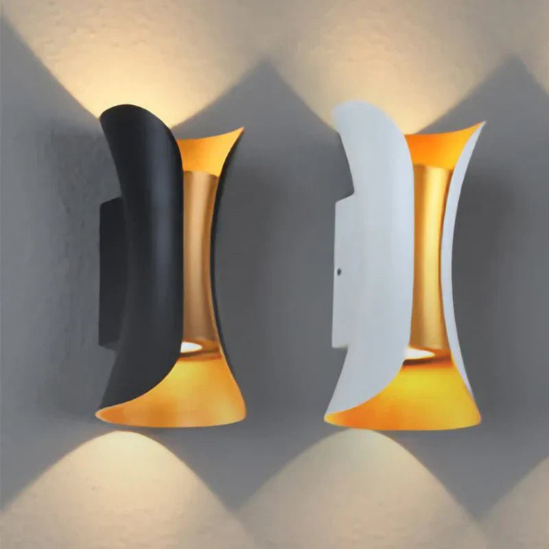 Applique Murale Double Faisceau LED en Aluminium Noir et Doré pour Salon ou Couloir | LEDS™ - Lampes Design