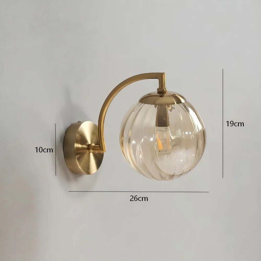 Applique Murale Globe en Verre Teinté et Laiton — Orientable | VOLUTE™ - Lampes Design