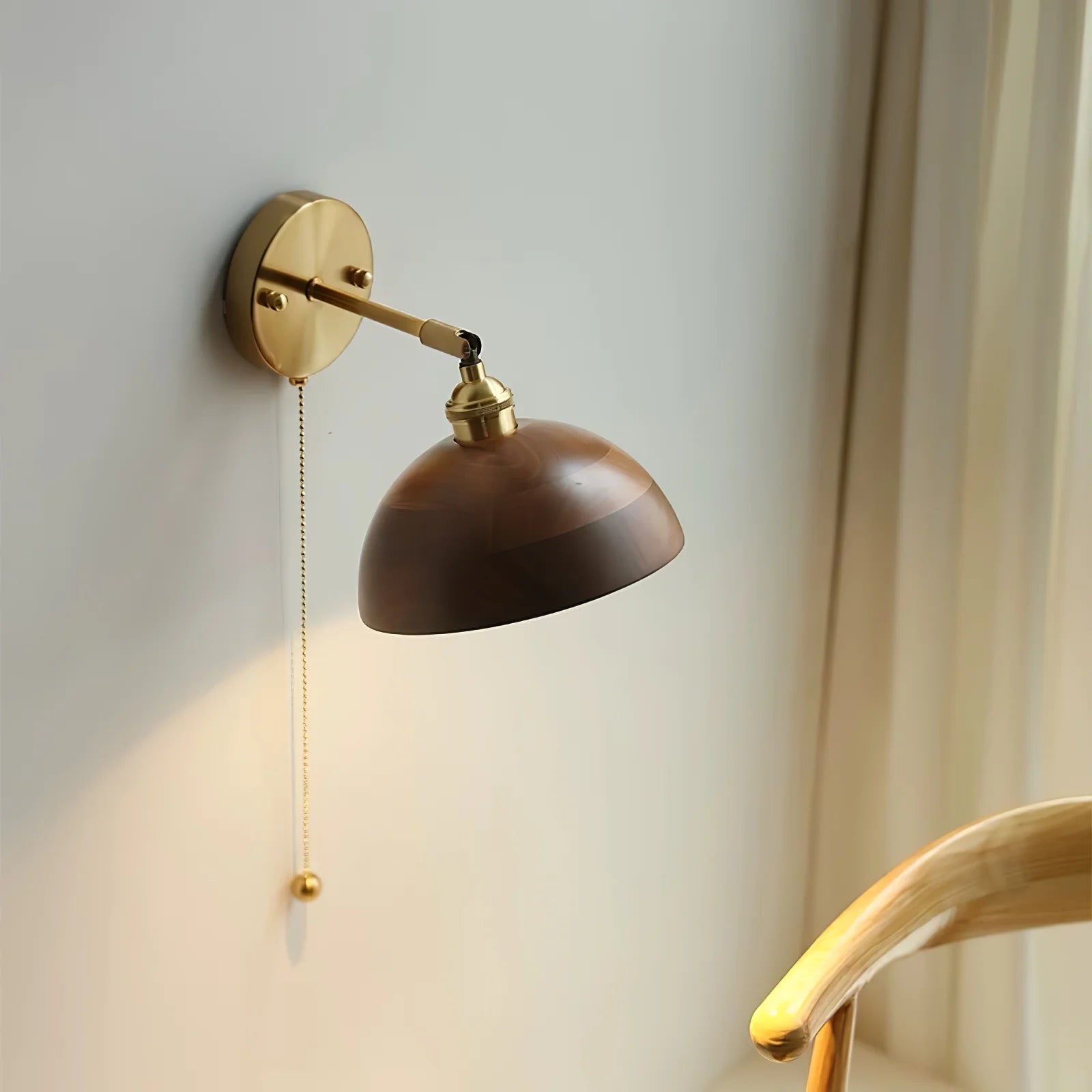 Applique Murale Cône en Bois de Noyer et Laiton — Style Edison Vintage | CHAPEAU™