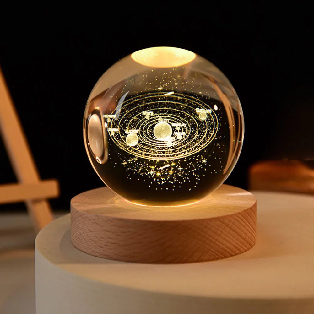 Globe cristallin du système solaire gravé au laser | Luna - Lampes Design