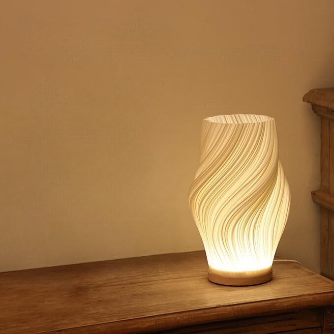 lampe de table Selena Wavecloud au design ondulé moderne et éclairage doux
