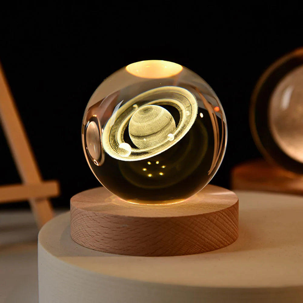 lampe décorative Luna en forme de globe cristallin représentant le système solaire