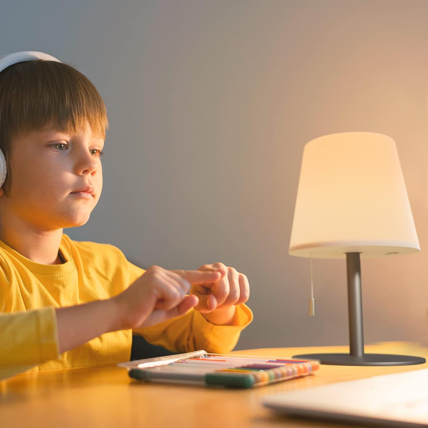 Agnetha | Lampe de table intelligente à intensité réglable .