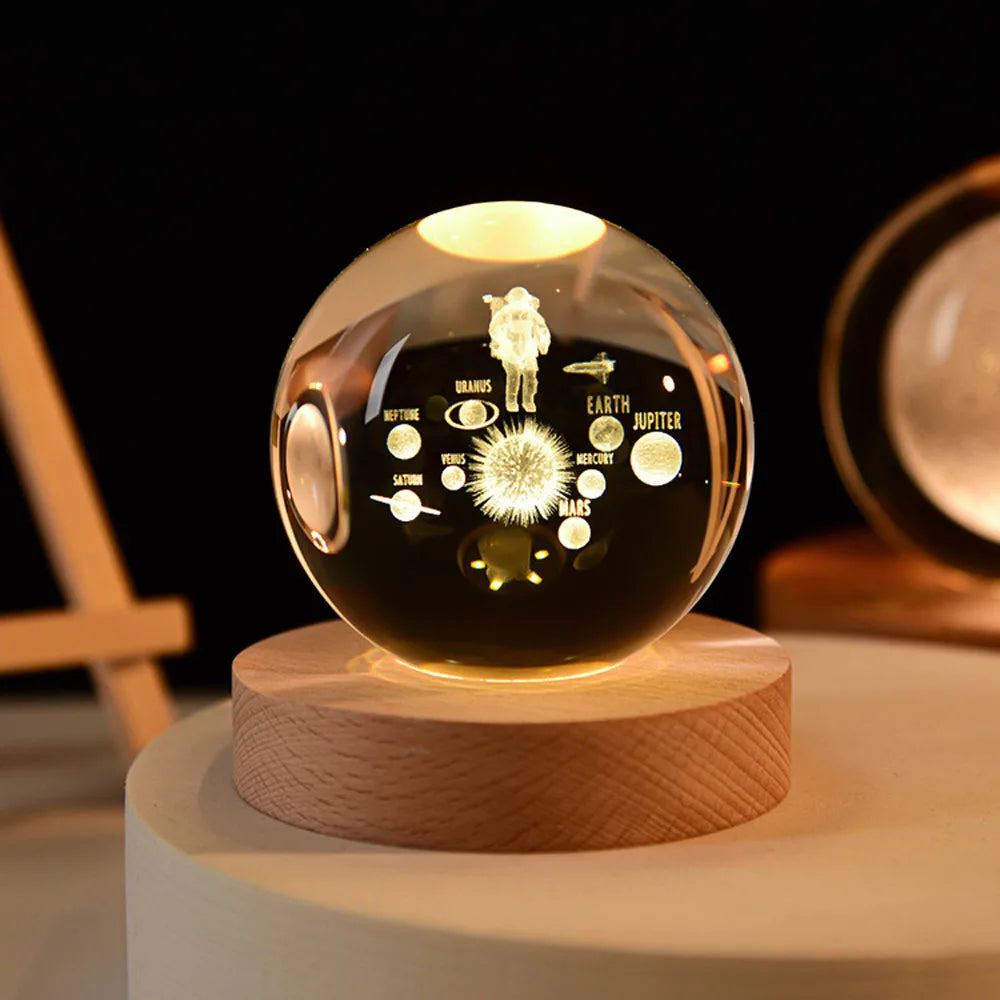 lampe décorative Luna en forme de globe cristallin représentant le système solaire