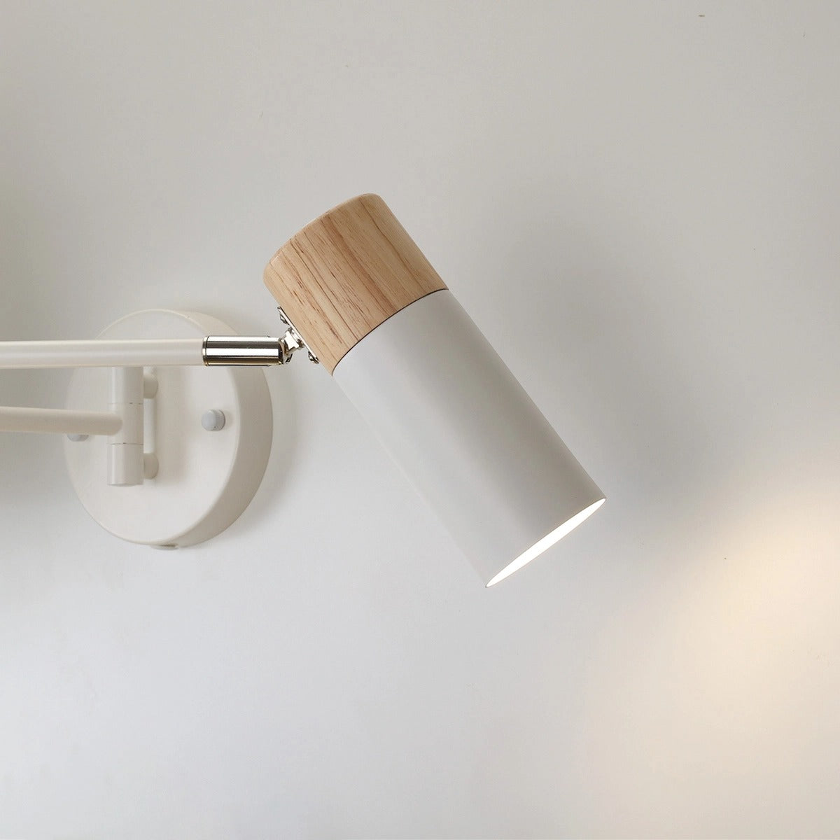 Applique Murale Articulée Bois & Métal — Bras Orientable 360° | Arko™