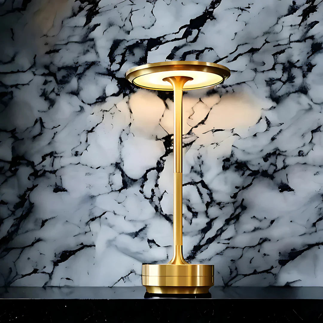 lampe de table Ingeborg rétro et élégante avec abat-jour classique et finition raffiné