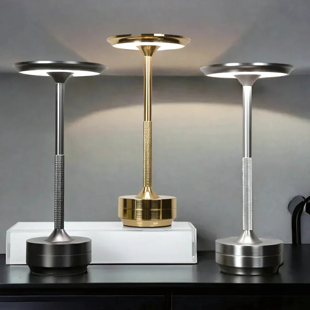lampe de table Ingeborg rétro et élégante avec abat-jour classique et finition raffiné