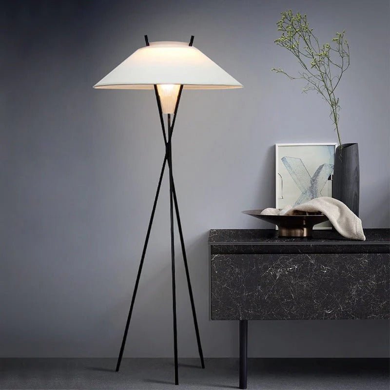 Lampadaire Design Minimaliste Abat - Jour Évasé Trépied Croisé | Archi - Lampes Design
