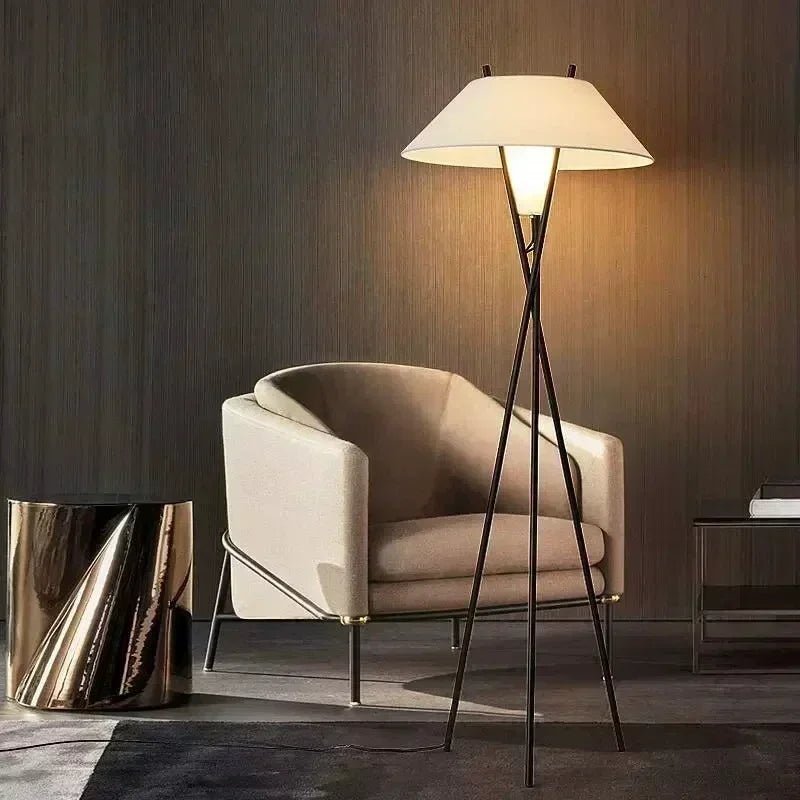 Lampadaire Design Minimaliste Abat - Jour Évasé Trépied Croisé | Archi - Lampes Design