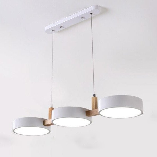 Suspension nordique moderne en bois massif avec finition épurée, disponible en blanc, gris ou vert, idéale pour un éclairage LED optimal dans les salons et salles à manger.