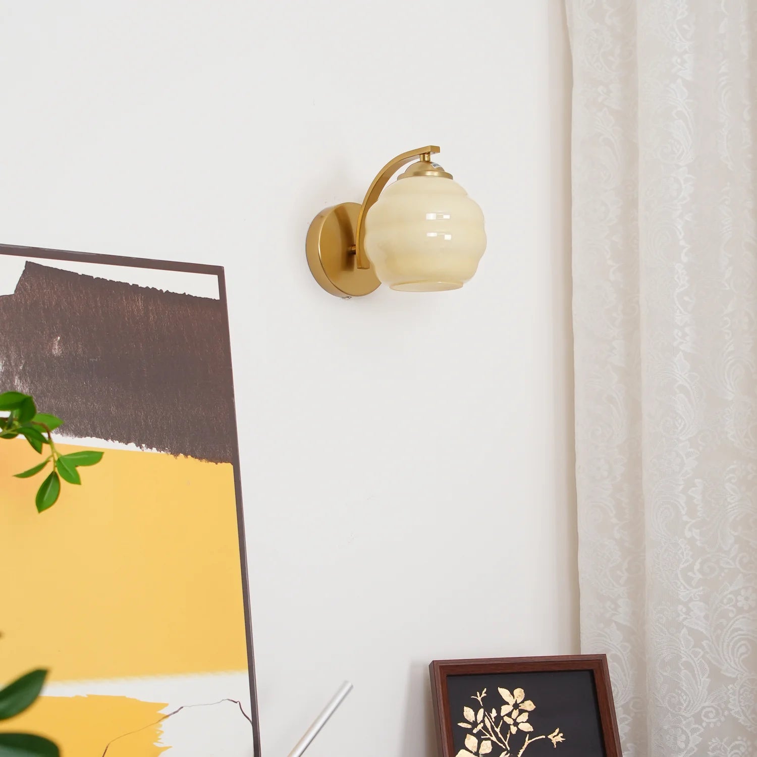 Applique Murale Globe en Verre Laiteux Style Art Déco | GALBE™