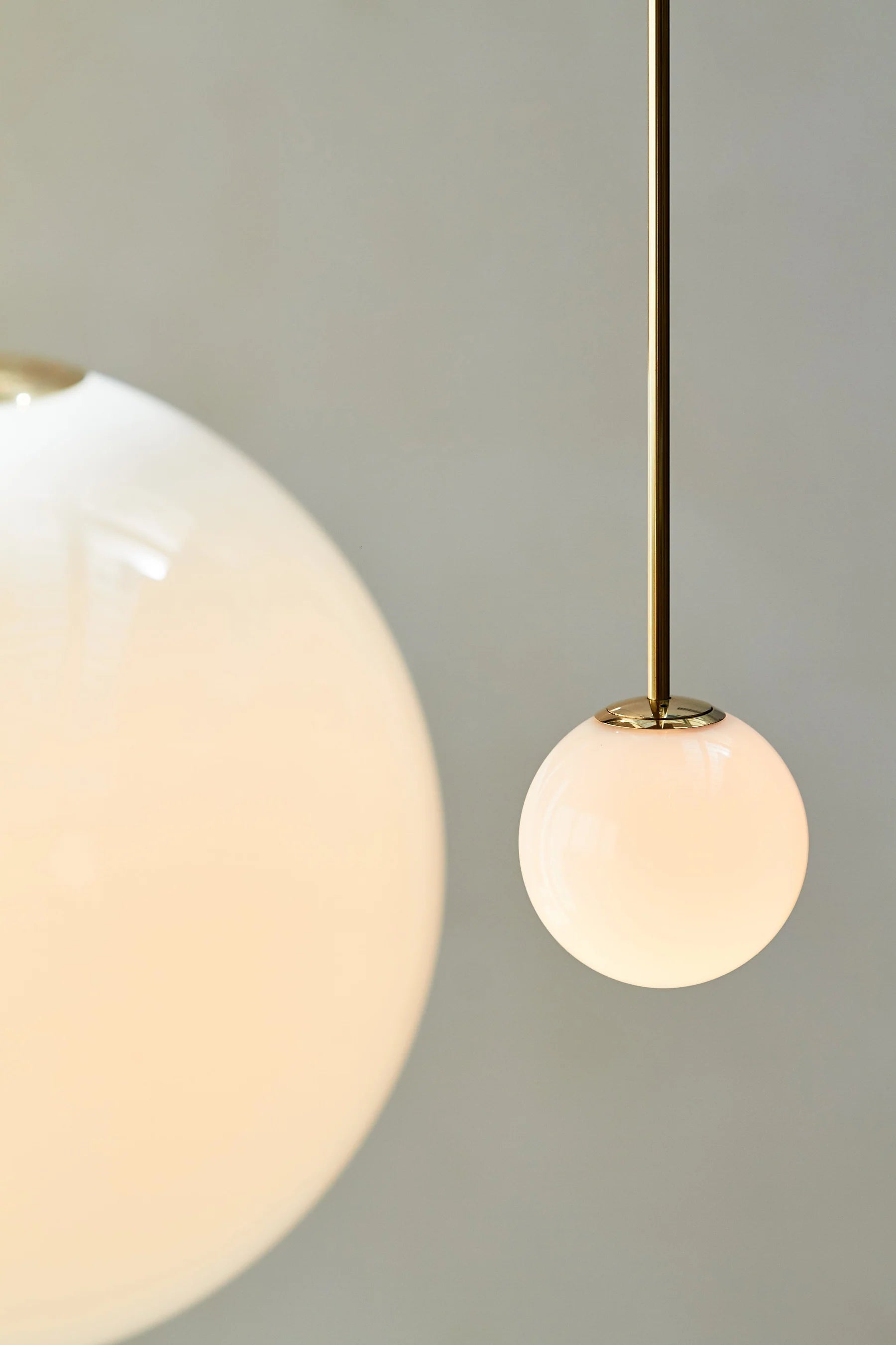 Suspension Boule en Verre Blanc — Lustre Minimaliste Style Moderne | BILLE™