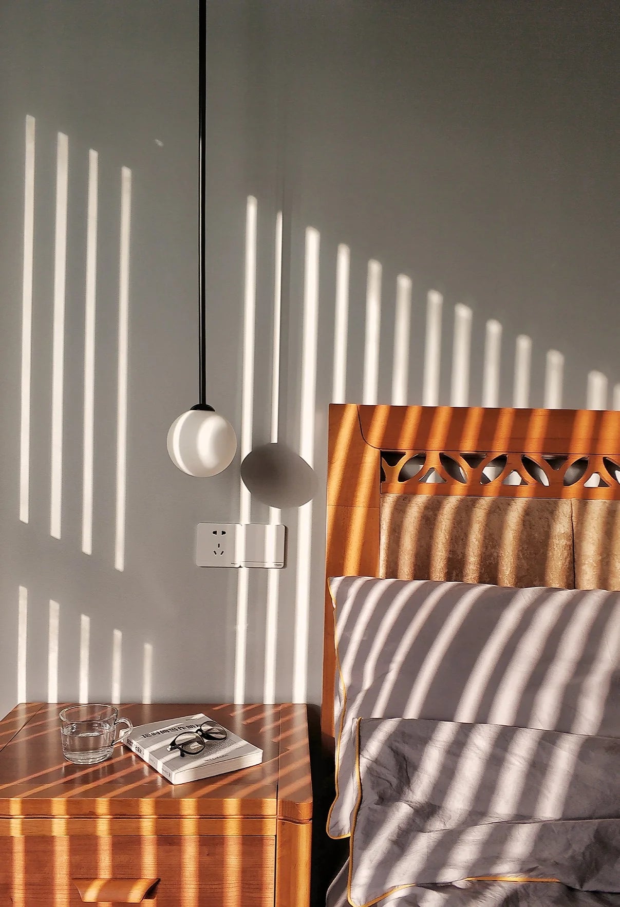 Suspension Boule en Verre Blanc — Lustre Minimaliste Style Moderne | BILLE™