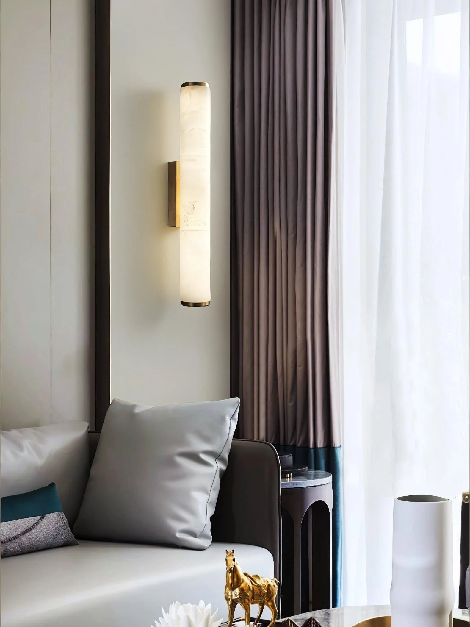 Applique Murale en Pierre Imitation Marbre & Cuivre — Lampe Barre Style Moderne Neutre | CALCAIRE™