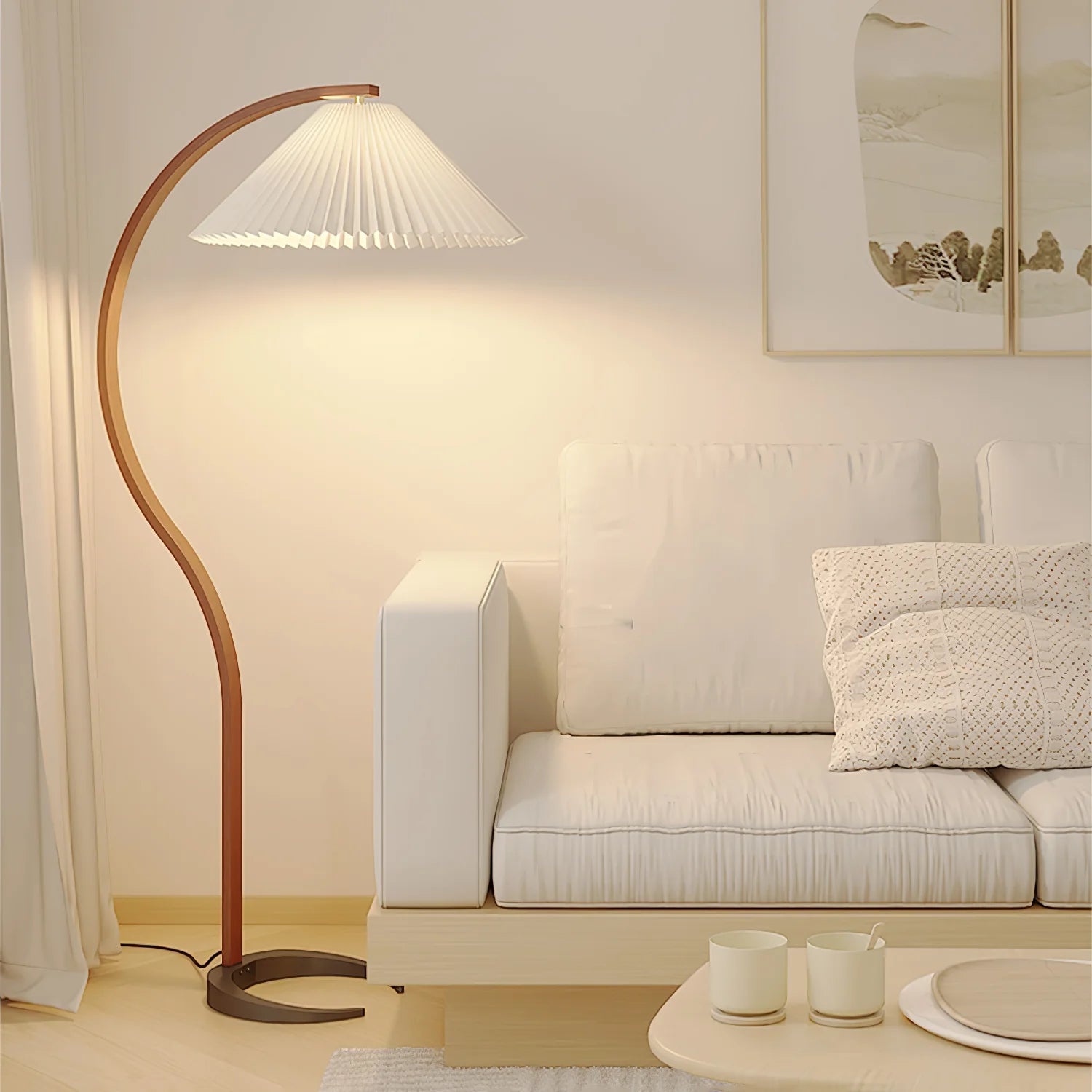 Lampadaire Arqué Bois Massif Abat-Jour Plissé — Luminaire Nordique Dimmable | ARCADE™