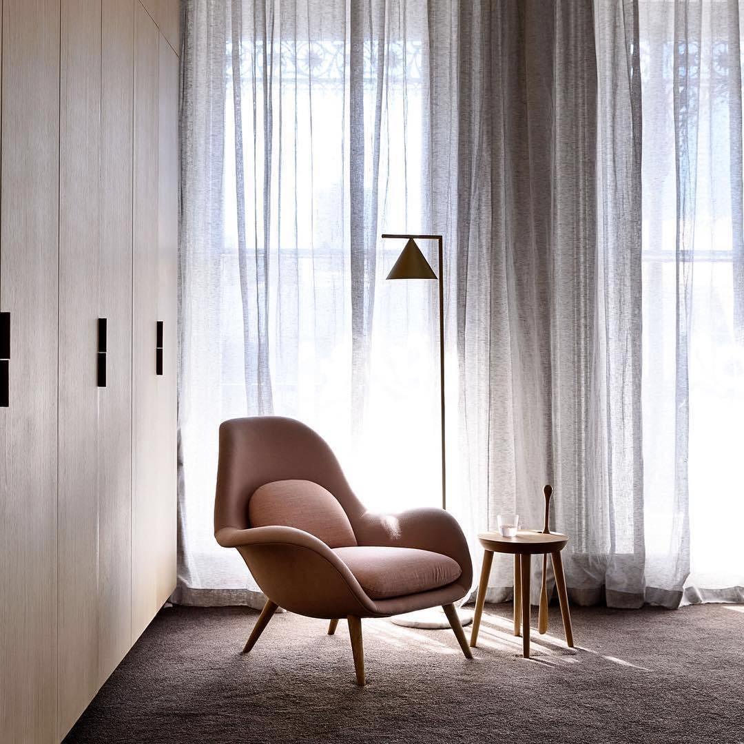 Lampadaire Doré Pied Acier & Base Marbre — Abat-jour Conique Style Classique | CANNE™