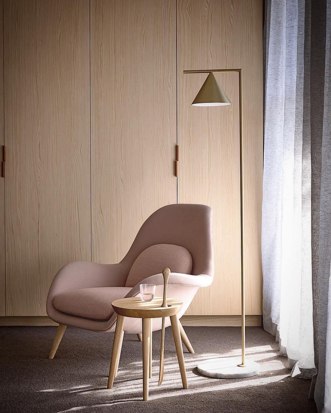 Lampadaire Doré Pied Acier & Base Marbre — Abat-jour Conique Style Classique | CANNE™
