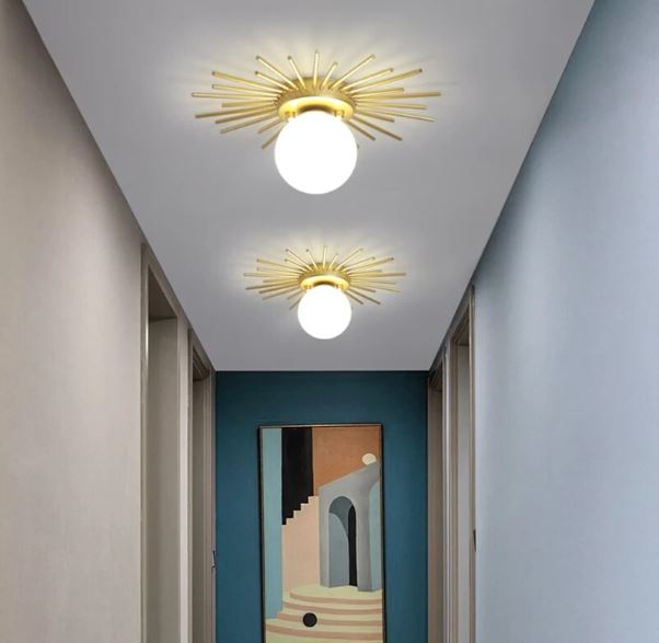 plafonnier tournesol doré en métal et verre dépoli design moderne avec douille G9