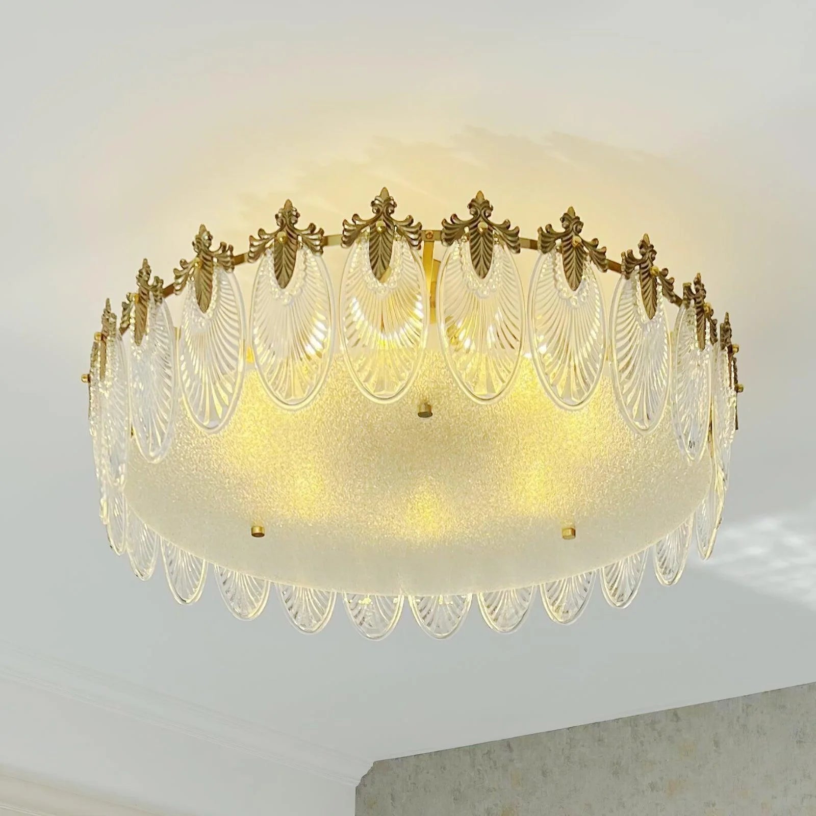 Plafonnier Feuilles de Verre Façon Paon — Lustre Art Déco Style Français | PAON™