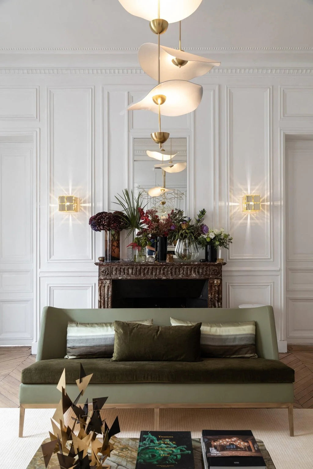 Suspension Feuille de Lotus Dorée — Lustre Art Déco Style Moderne | FEUILLAGE™