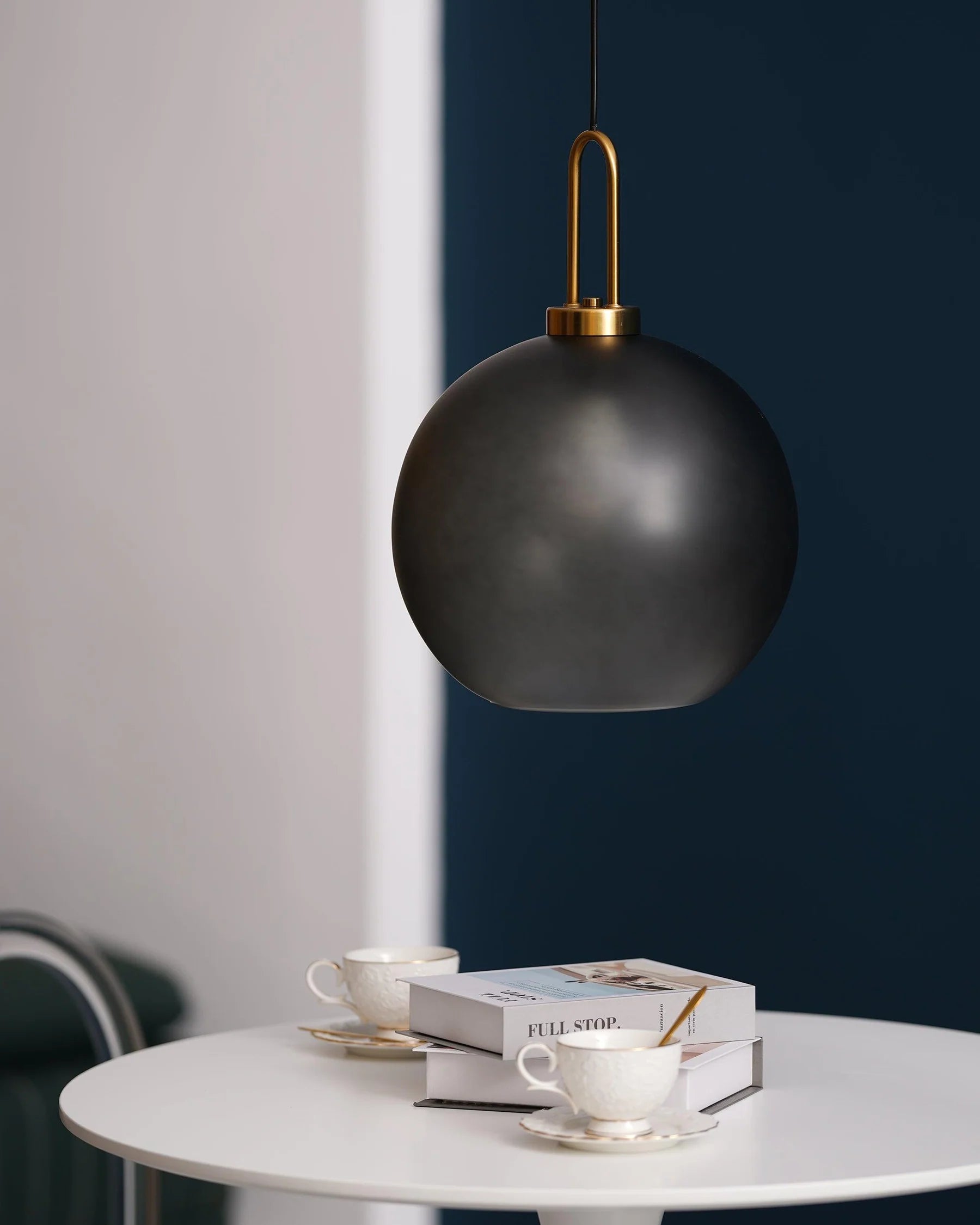 Suspension Boule en Verre Soufflé — Lustre Style Nordique | FLACON™