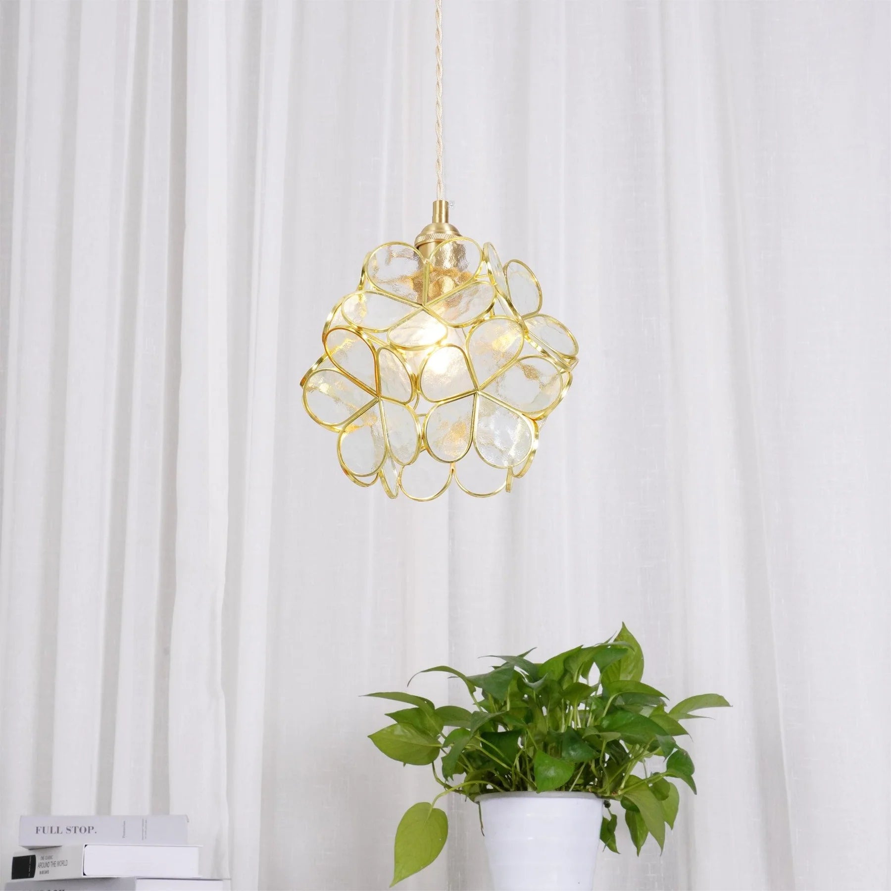 Suspension Fleur en Verre Émaillé & Cuivre — Petit Lustre Style Rétro Luxueux | TULIPE™