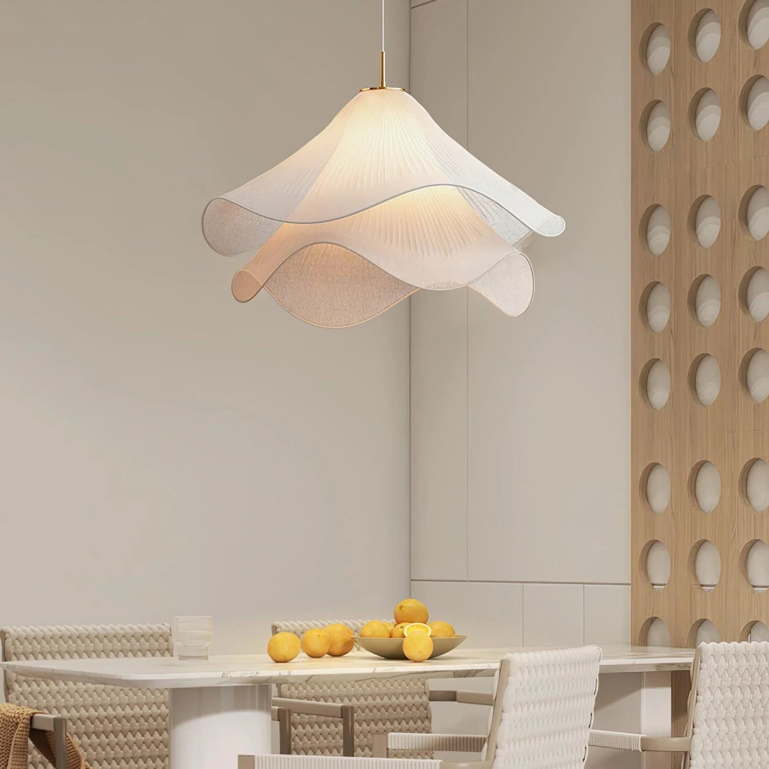 Suspension Pétales en Tissu Froncé — Lampe Style Français Crème | VOLANT™