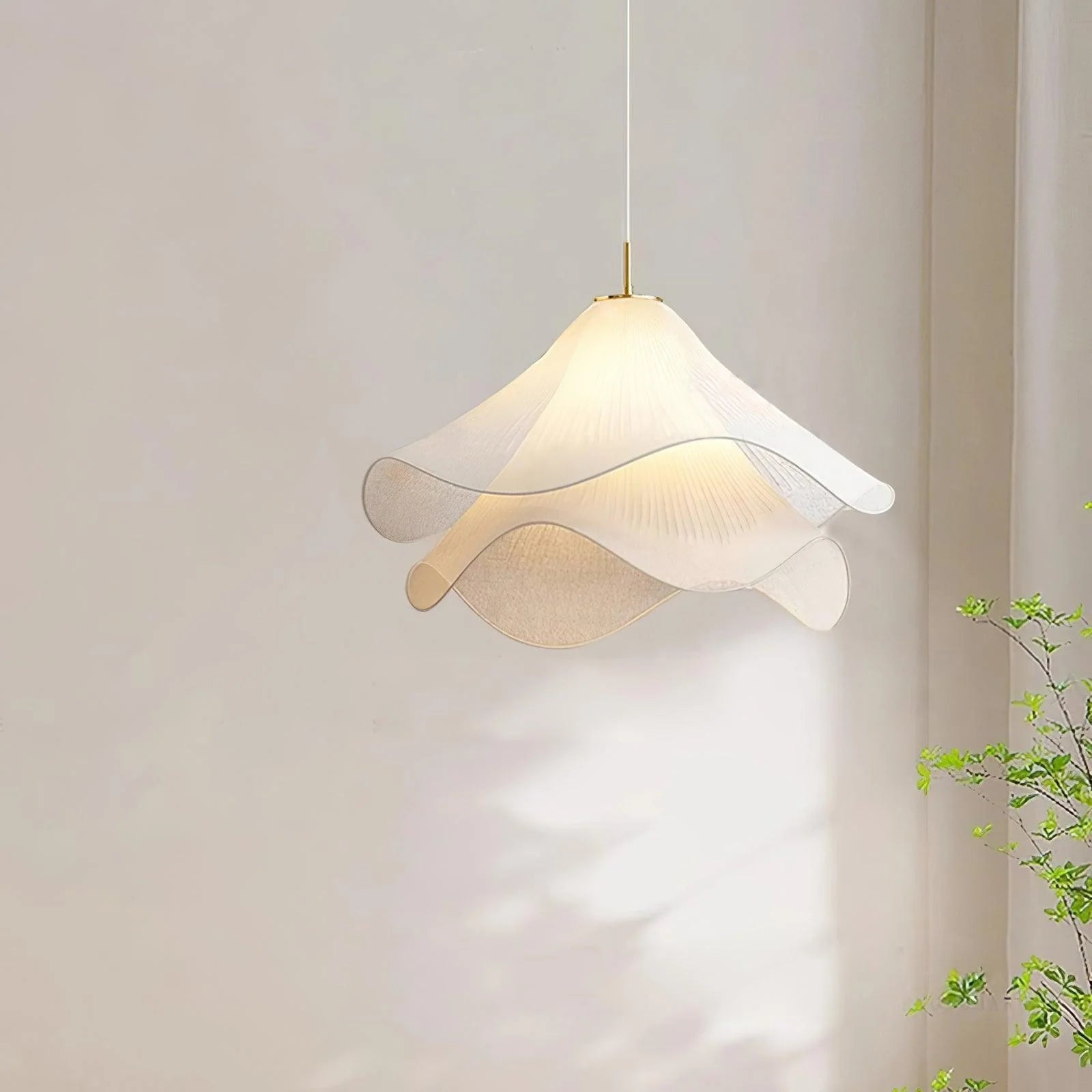 Suspension Pétales en Tissu Froncé — Lampe Style Français Crème | VOLANT™