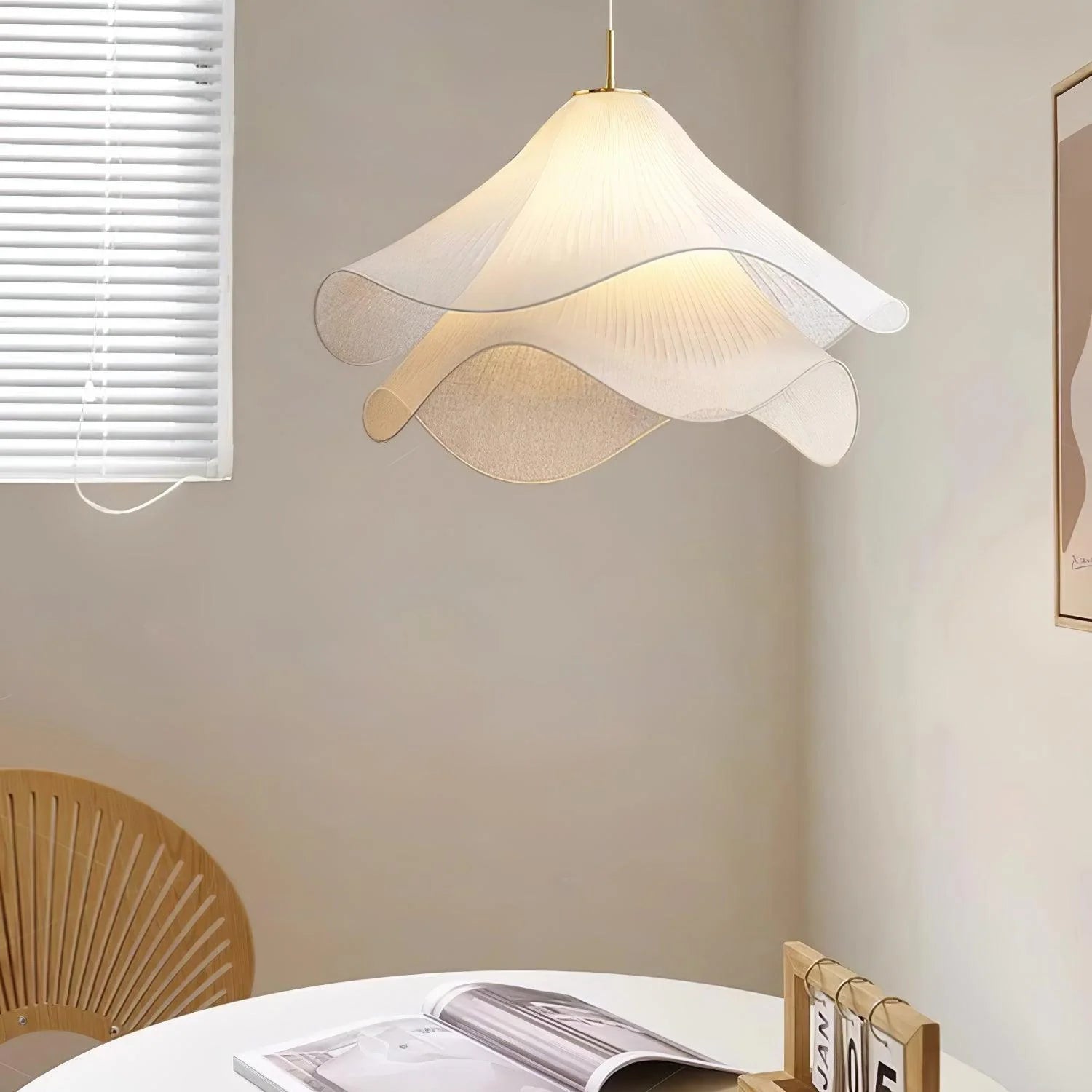 Suspension Pétales en Tissu Froncé — Lampe Style Français Crème | VOLANT™