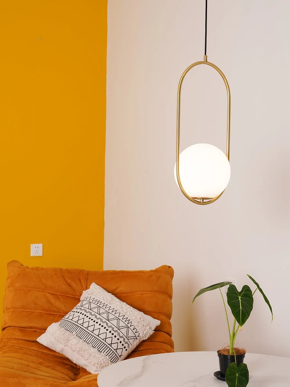 Suspension Boule de Verre & Tige Métal — Petit Lustre Style Bar Minimaliste | GOUTTELETTE™
