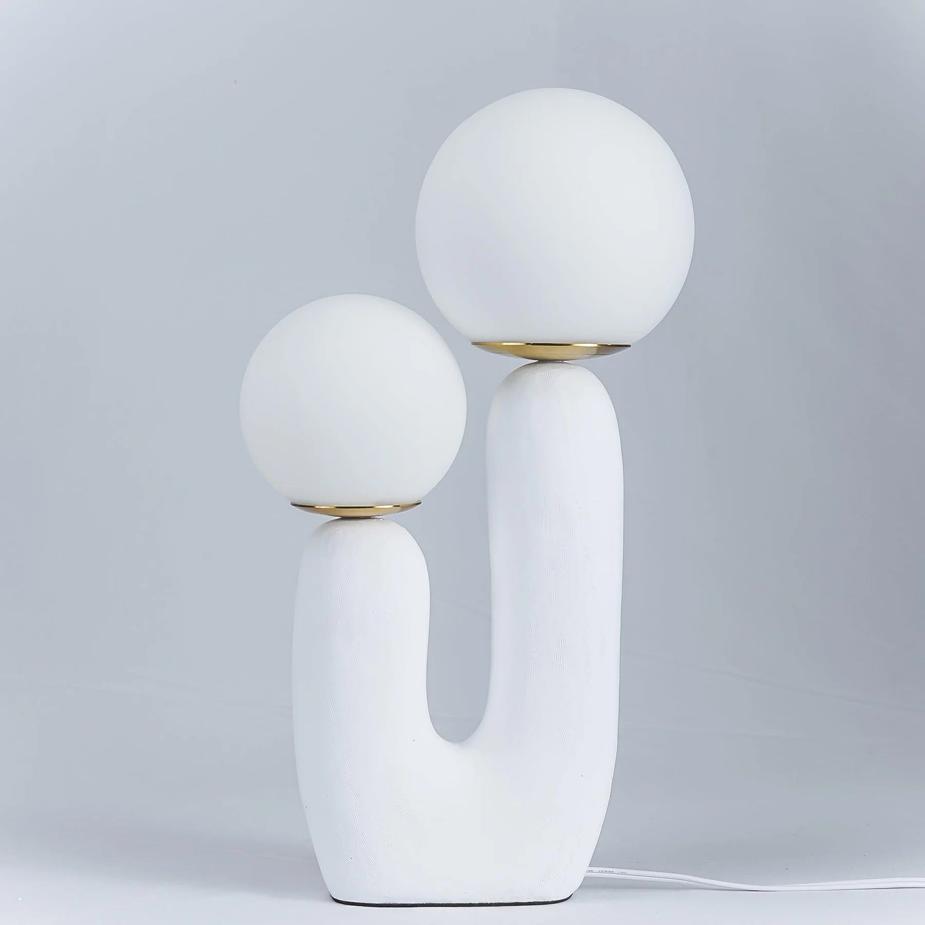 Lampe de Table Résine Courbe & Globes en Verre — Lampe Nordique Style Sculptural | ARABESQUE™