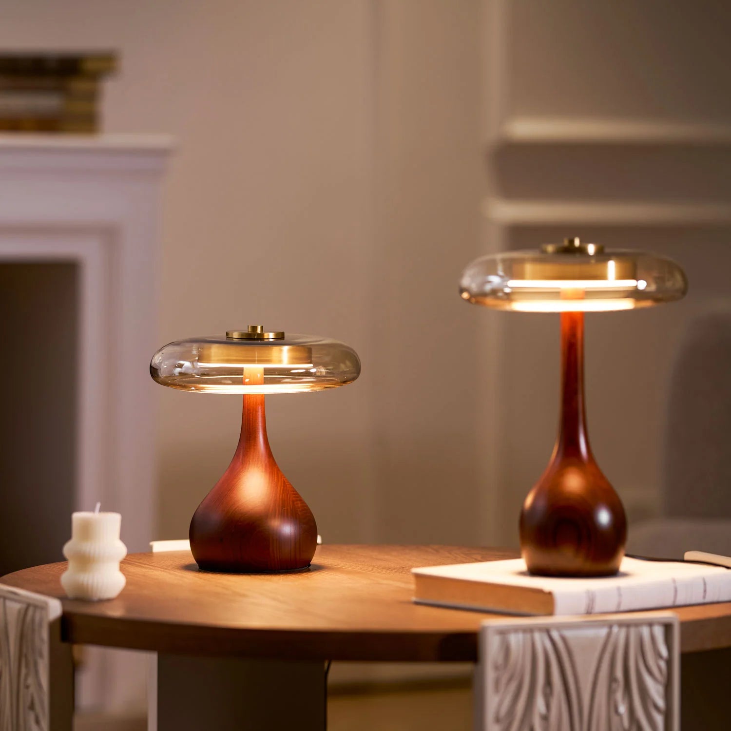 Lampe de Chevet Dôme en Verre & Pied en Bois Style Rétro | CALICE™