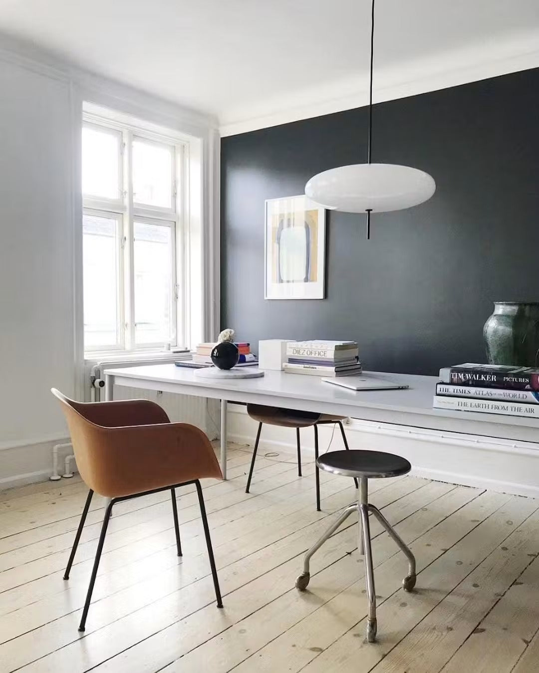 Suspension Design Soucoupe en Opaline et Métal — L'ORBITA™