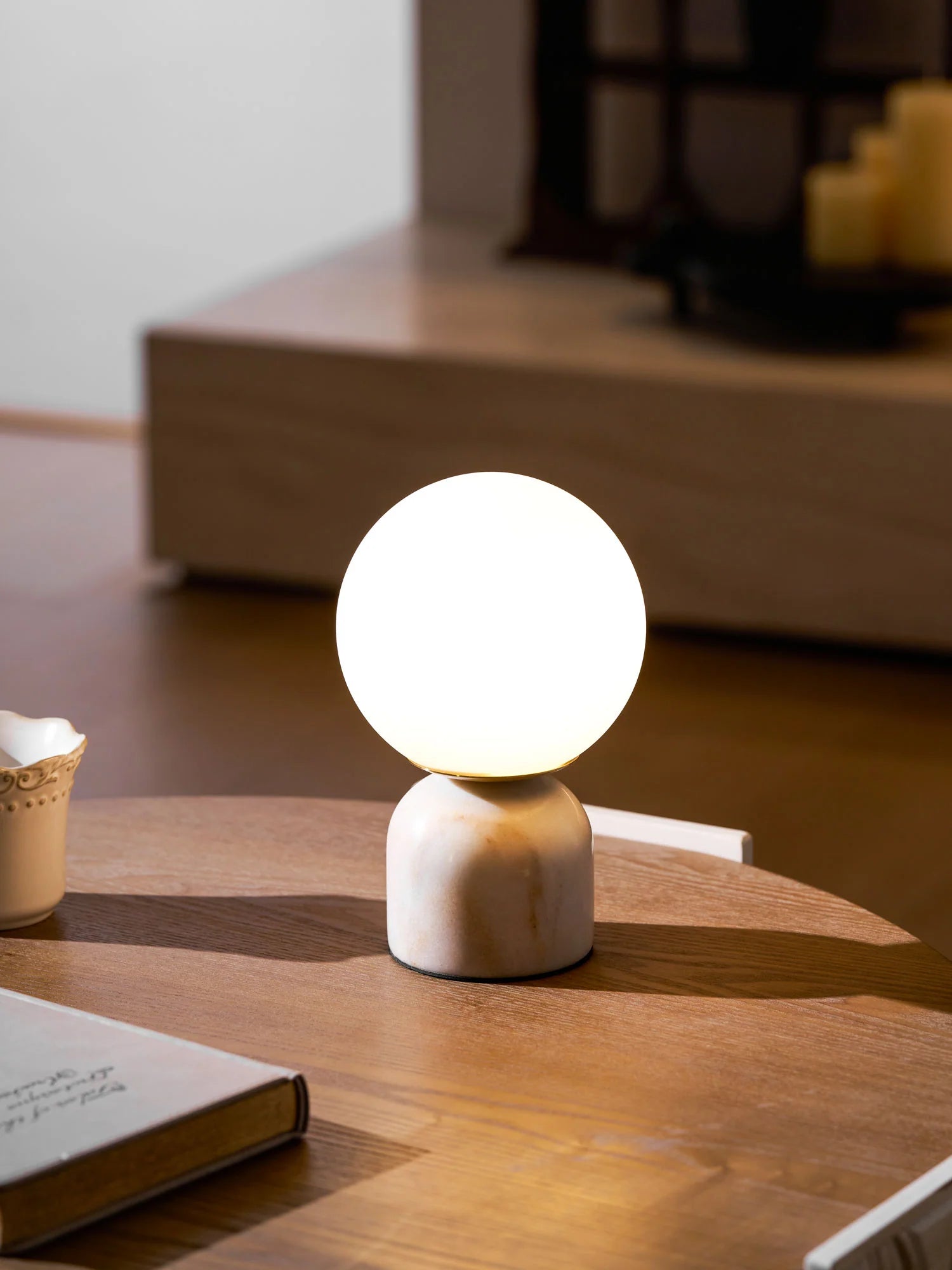 Lampe de Chevet Globe en Verre & Socle en Marbre | SATURNE™