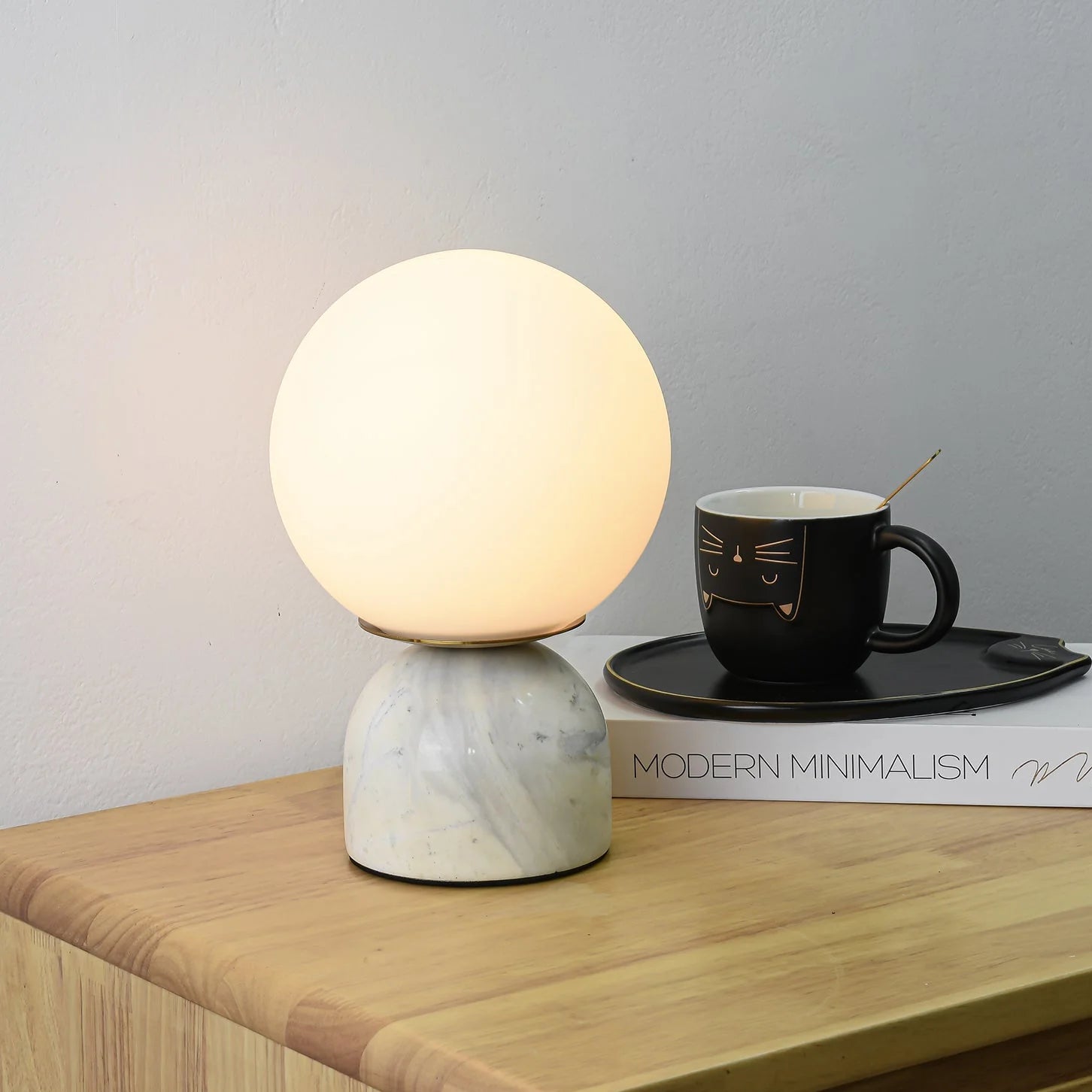 Lampe de Chevet Globe en Verre & Socle en Marbre | SATURNE™